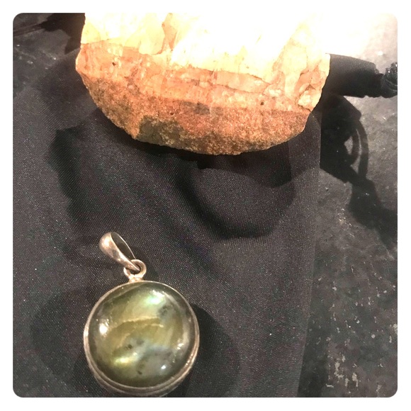 Labradorite  Pendant. - Picture 2 of 8